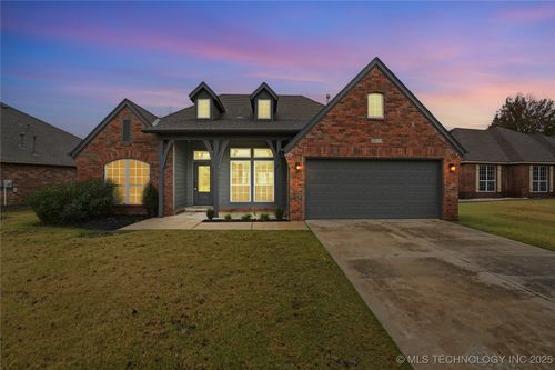 5012 S 195th East Ct, Broken Arrow, OK, 74014-8071 | Card Image