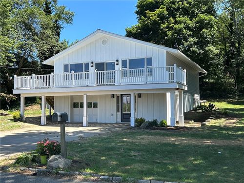 1055 Anthony Rd, Portsmouth, RI, 02871-5905 | Card Image