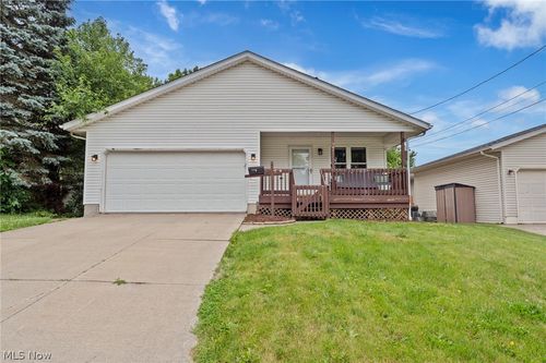 77 29th St Nw, Barberton, OH, 44203-6720 | Card Image
