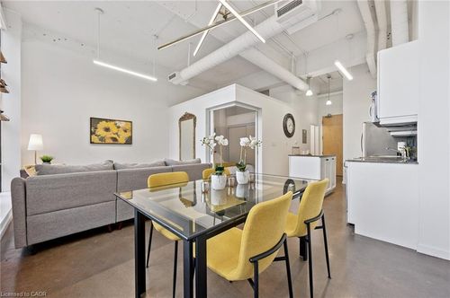 128-404 King St E, Kitchener, ON, N2G2L5 | Card Image