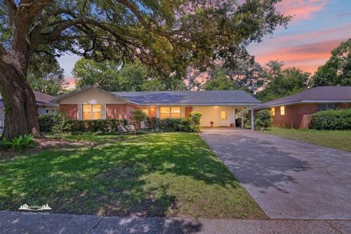 2026 Bermuda St, Shreveport, LA, 71105-3802 | Card Image