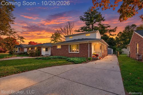 21058 Colwell St, Farmington Hills, MI, 48336-6109 | Card Image