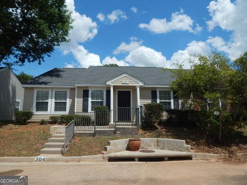 304 Lenox Cir, Lagrange, GA, 30241-1595 | Card Image