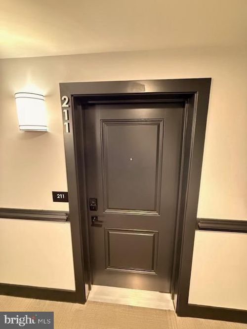 211-701 N Henry St, ALEXANDRIA, VA, 22314-1828 | Card Image