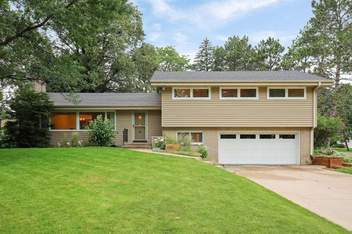 2451 Holton St, Roseville, MN, 55113-3122 | Card Image