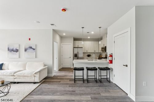 101-140 W Webster Ave, Roselle Park, NJ, 07204-1611 | Card Image