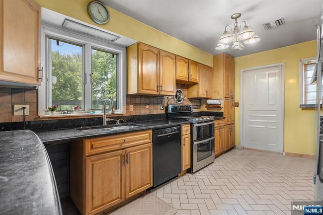 8 Hampton Rd, House other with 3 bedrooms, 2 bathrooms and null parking in Clifton NJ | Image 7