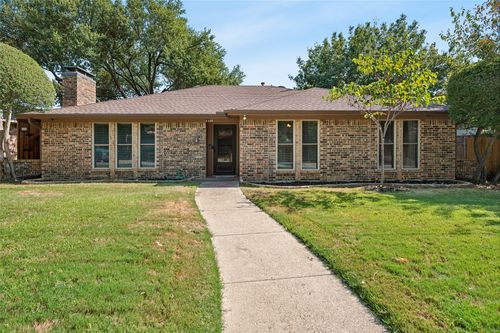 1105 Wood Creek Cir, Flower Mound, TX, 75028-1319 | Card Image
