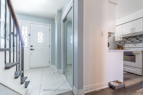 52 Village Crt, Brampton, ON, L6W1A6 | Card Image