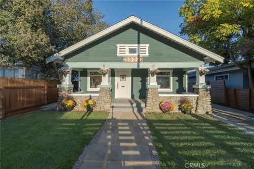 1322 N June St, LOS ANGELES, CA, 90004-1039 | Card Image