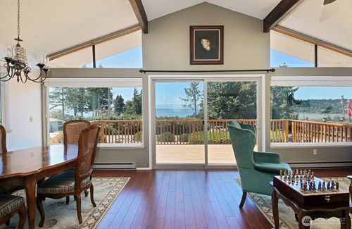 4135 Lovely Rd, Clinton, WA, 98236-8910 | Card Image