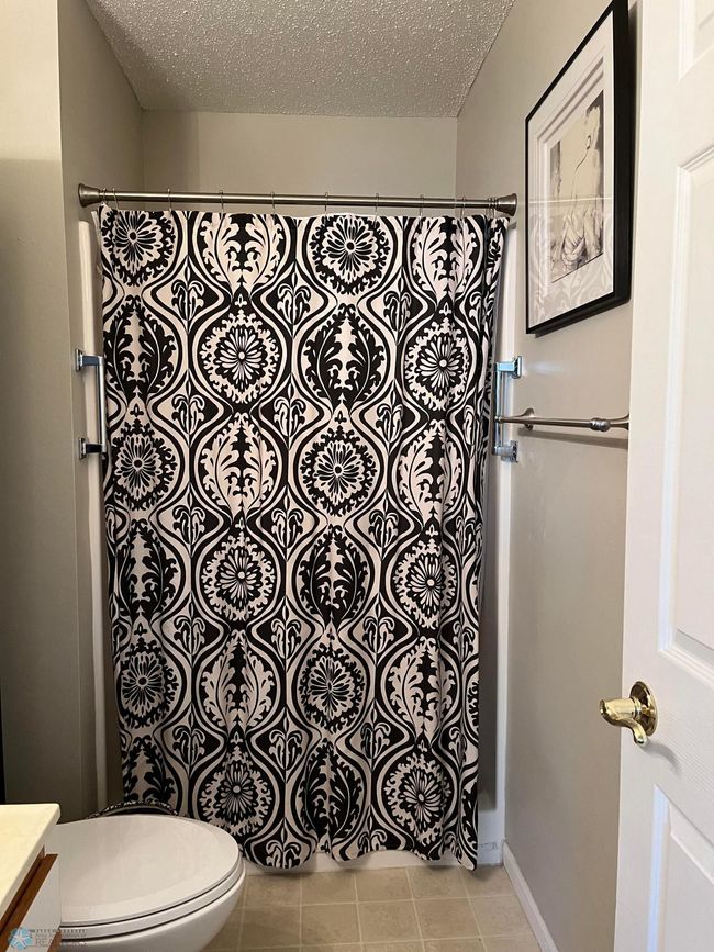 Master Bath MW.jpg | Image 14