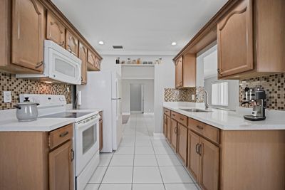 1261 Nw 85th Ave, House other with 2 bedrooms, 2 bathrooms and null parking in Plantation FL | Image 3