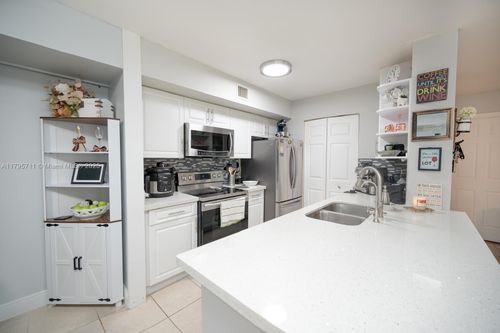 apt-202-11133 Sw 8th St, Pembroke Pines, FL, 33025-6984 | Card Image