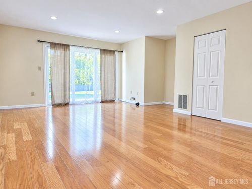 240 Hampshire Ct, Piscataway, NJ, 08854-6220 | Card Image