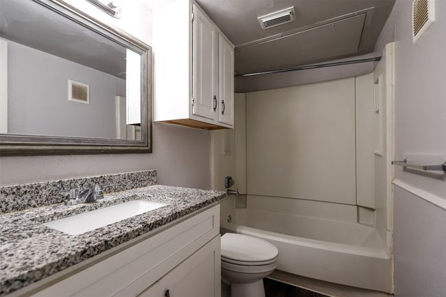 APT-126 - 1513 E Interstate 30, Condo with 2 bedrooms, 1 bathrooms and null parking in Garland TX | Image 17