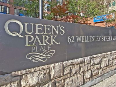 1206 - 62 Wellesley St W, Condo with 3 bedrooms, 2 bathrooms and 1 parking in Toronto ON | Image 2