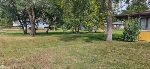 825 S 7th St, Forest City, IA, 50436-2127 | Card Image