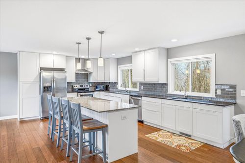 112 Pony Ln E, Apple Valley, MN, 55124-9752 | Card Image