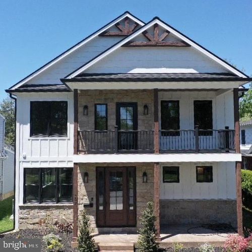 207 Maple Ave, HERSHEY, PA, 17033-1549 | Card Image
