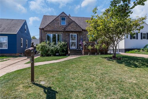 7325 Traymore Ave, Brooklyn, OH, 44144-3237 | Card Image