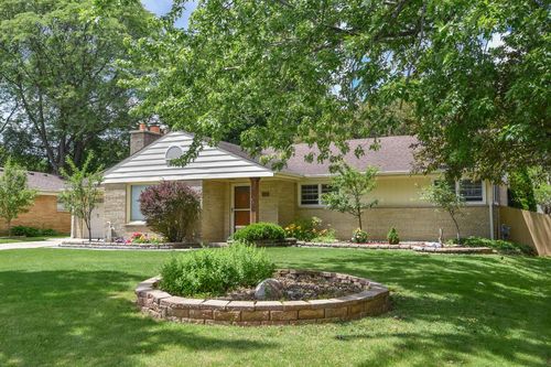 2127 N 122nd Street, Wauwatosa, WI, 53226 | Card Image