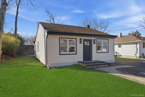 38 Lafayette Dr, Shirley, NY, 11967-4111 | Card Image