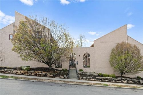 22-1111 W 46th St, Kansas City, MO, 64112-1213 | Card Image