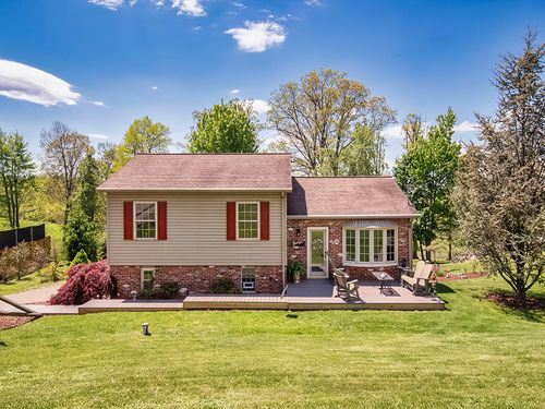 638 Knoll Ln, Apollo, PA, 15613-8732 | Card Image