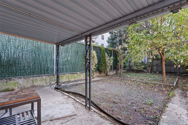 16-11 Cornelia St, Home with 7 bedrooms, 3 bathrooms and null parking in Ridgewood NY | Image 16
