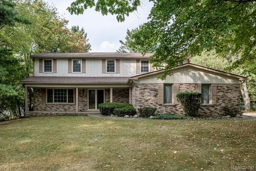 8911 W Gates St, Bruce Twp, MI, 48065-4370 | Card Image