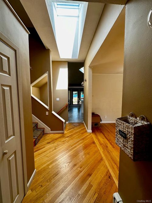 26 Canterbury Rd, Woodbury, NY, 11797-3202 | Card Image