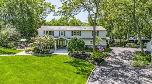 10 Woods Edge Ct, Hauppauge, NY, 11788-3105 | Card Image