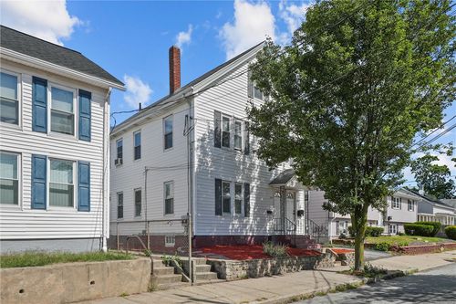 147 Warren Ave, Pawtucket, RI, 02860-4830 | Card Image