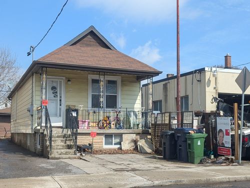 840 Sammon Avenue, East York, ON, M4C2E8 | Card Image