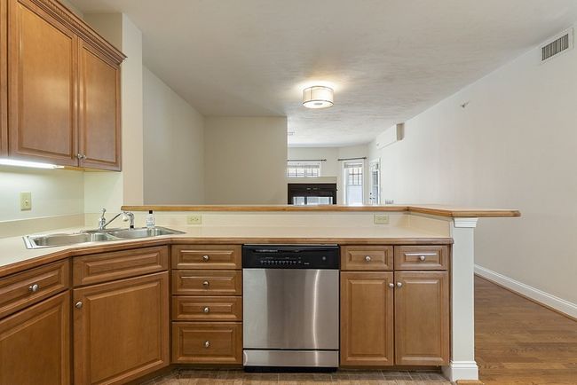 UNIT-13 - 295 Salem St, Condo with 2 bedrooms, 2 bathrooms and 1 parking in Woburn MA | Image 12