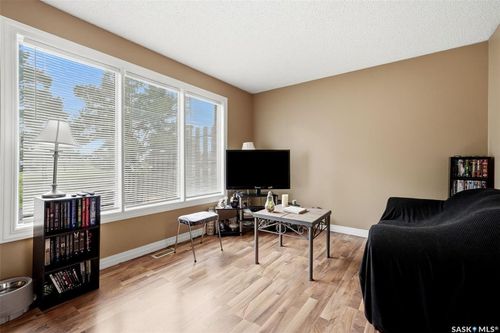 3828 Castle Road, Regina, SK, S4S6M7 | Card Image