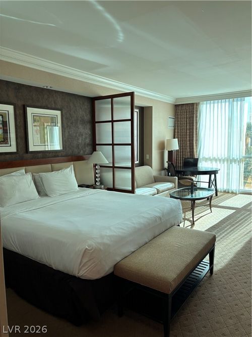 1704-135 E Harmon Ave, Las Vegas, NV, 89109-4503 | Card Image