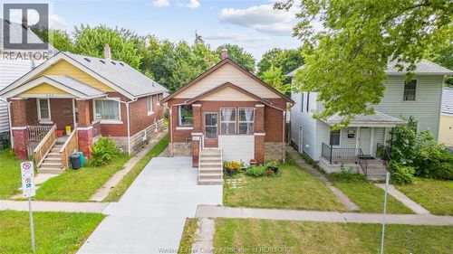 686 Mckay Ave, Windsor, ON, N9B2A1 | Card Image