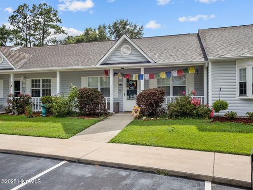 402 Courtyard W, Newport, NC, 28570-9573 | Card Image