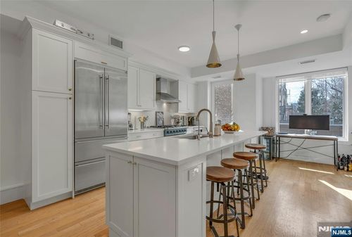 157 8th St, Hoboken, NJ, 07030-4161 | Card Image
