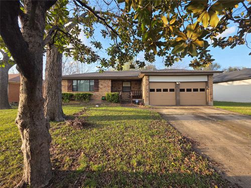 8257 Stony Creek Dr, Dallas, TX, 75228-5814 | Card Image