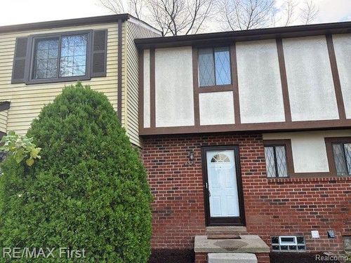 8524 Hickory Dr, Sterling Heights, MI, 48312-4714 | Card Image