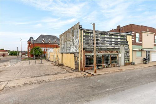 520 S 8th Street, St Joseph, MO, 64501 | Card Image