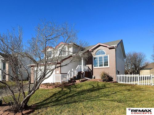 2210 Lynnridge Circle, Lincoln, NE, 68521 | Card Image