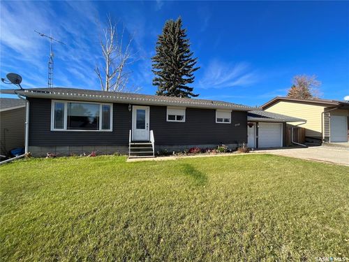 5008 Tribune St, Macklin, SK, S0L2C0 | Card Image