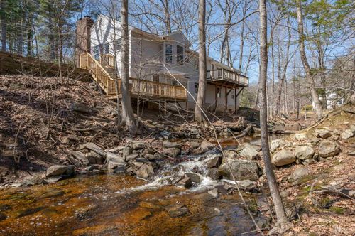 226 Amesbury Rd, Kensington, NH, 03833-5729 | Card Image