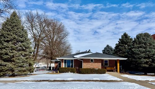 623 W Green St, Winterset, IA, 50273-1641 | Card Image