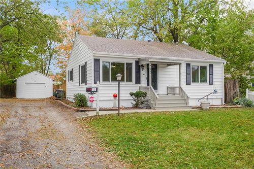 513 E Poplar St, Olathe, KS, 66061-3350 | Card Image