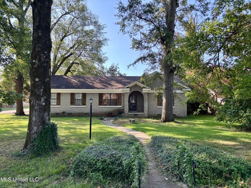 201 W Cleveland Ave, Greenwood, MS, 38930-3042 | Card Image